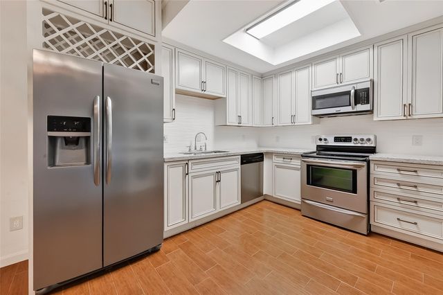 11711 Memorial Drive 305, Houston, TX 77024