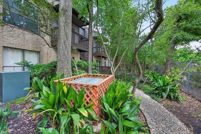 11711 Memorial Drive 305, Houston, TX 77024