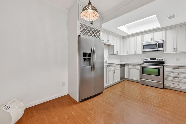 11711 Memorial Drive 305, Houston, TX 77024