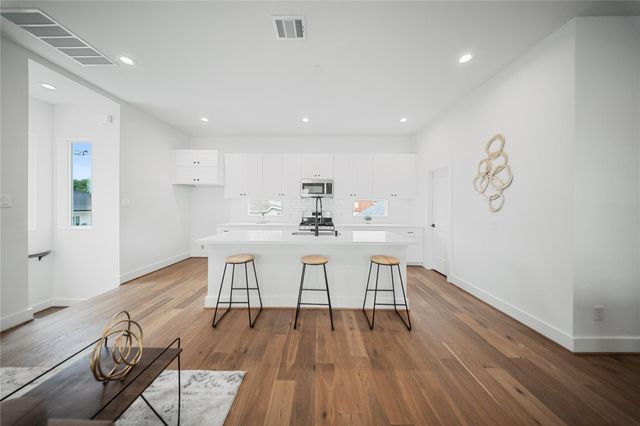 1110 Hogan Street, Houston, TX 77009