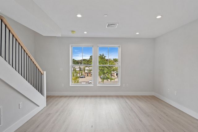 186 Bedford St 210, Lexington, MA 02420