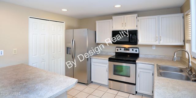 7230 N Ulene Place, Tucson, AZ 85741