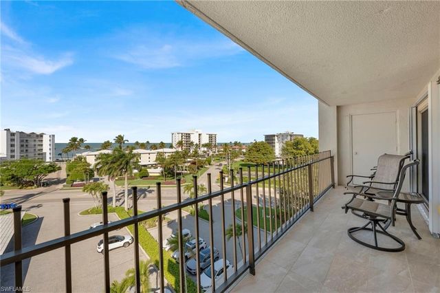2150 Gulf Shore BLVD N 609, Naples, FL 34102
