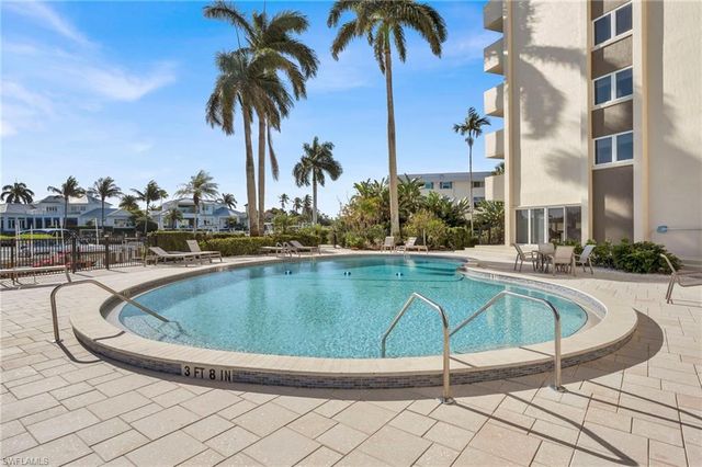 2150 Gulf Shore BLVD N 609, Naples, FL 34102