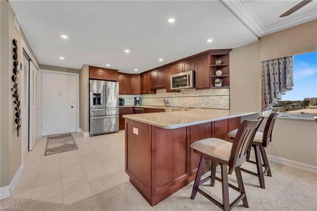 2150 Gulf Shore BLVD N 609, Naples, FL 34102