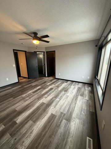 2122 Willow Trail, North Mankato, MN 56003