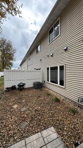 2122 Willow Trail, North Mankato, MN 56003