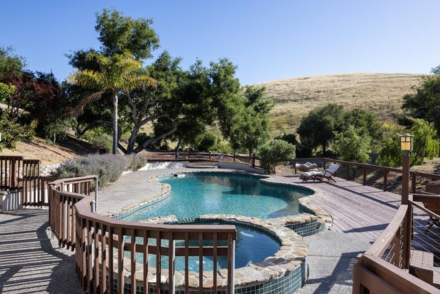 31315 Via La Naranga, Carmel Valley, CA 93924