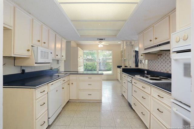 1215 Country Path, San Antonio, TX 78216