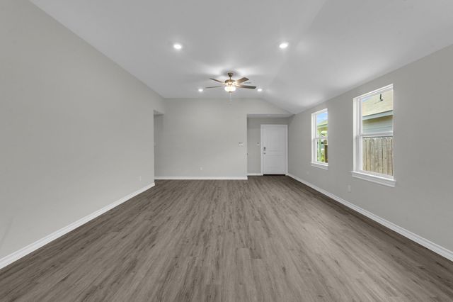 18737 Loom Drive, Conroe, TX 77306