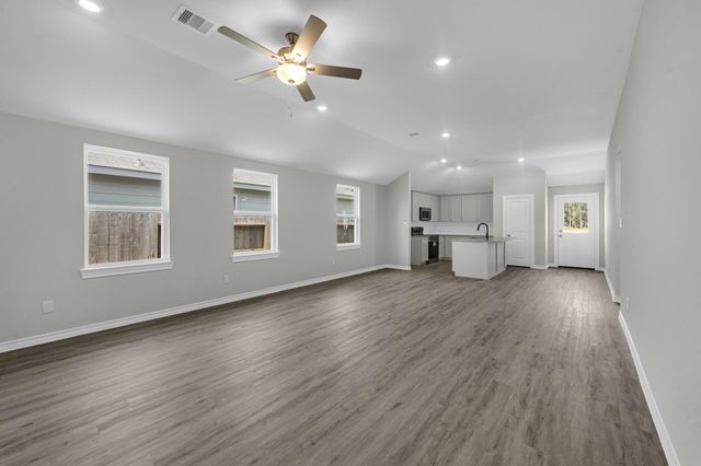18737 Loom Drive, Conroe, TX 77306