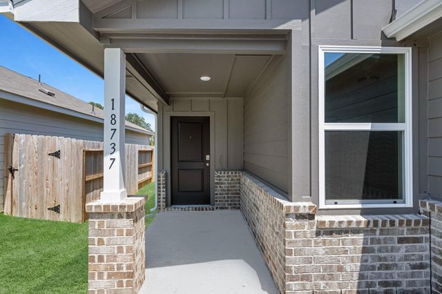 18737 Loom Drive, Conroe, TX 77306