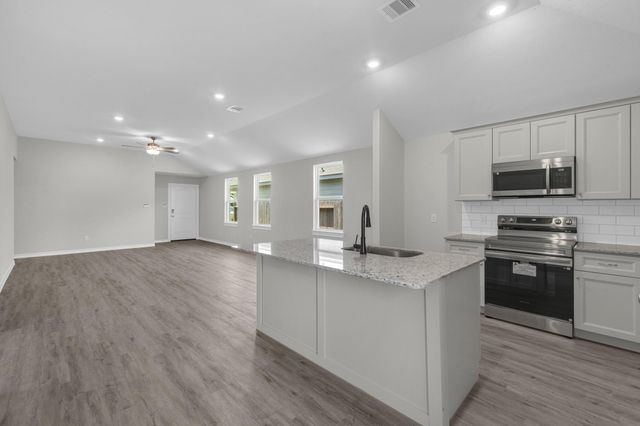 18737 Loom Drive, Conroe, TX 77306