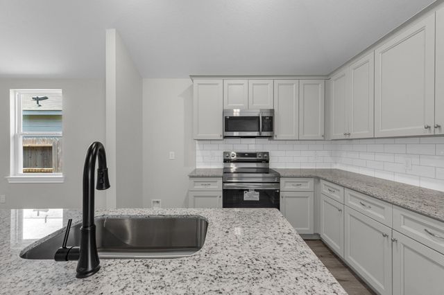 18737 Loom Drive, Conroe, TX 77306