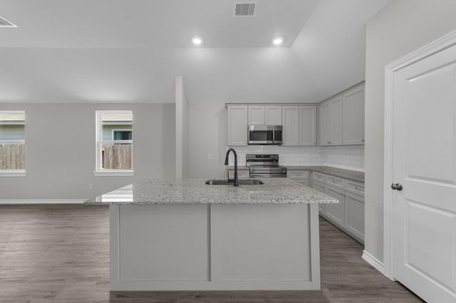18737 Loom Drive, Conroe, TX 77306