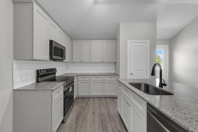 18737 Loom Drive, Conroe, TX 77306
