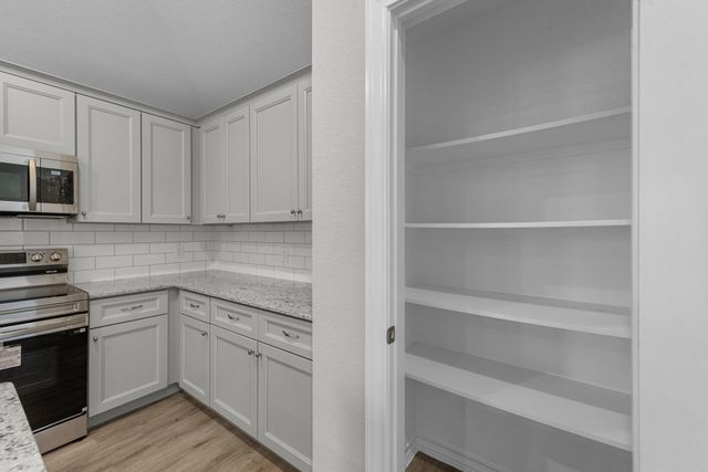 18737 Loom Drive, Conroe, TX 77306