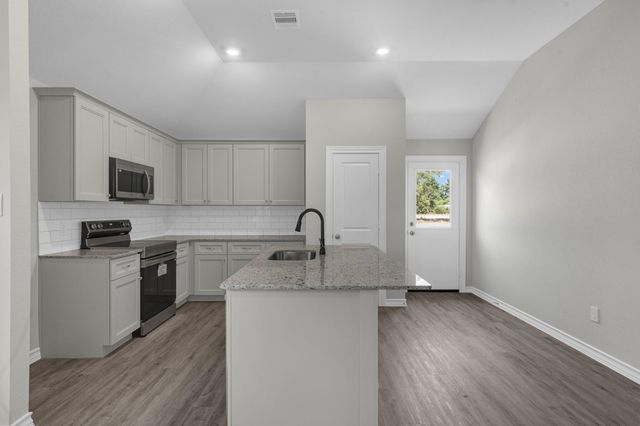 18737 Loom Drive, Conroe, TX 77306