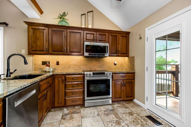 906 16th Avenue S, Greenwood, MO 64034