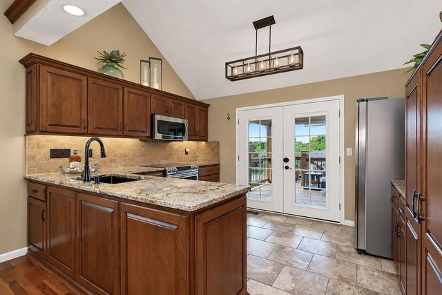 906 16th Avenue S, Greenwood, MO 64034