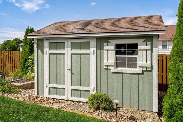 906 16th Avenue S, Greenwood, MO 64034