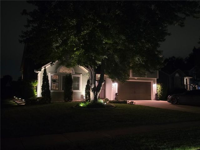 906 16th Avenue S, Greenwood, MO 64034