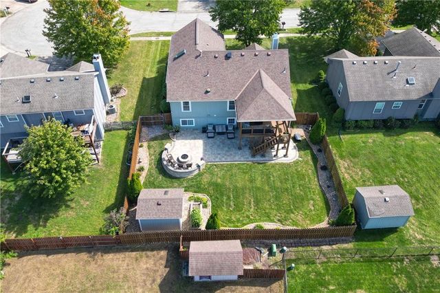 906 16th Avenue S, Greenwood, MO 64034