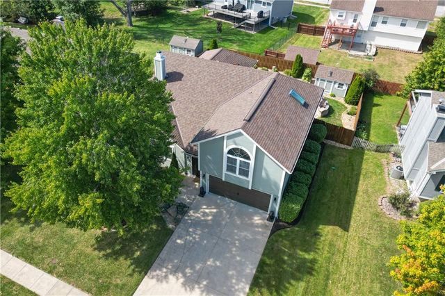 906 16th Avenue S, Greenwood, MO 64034