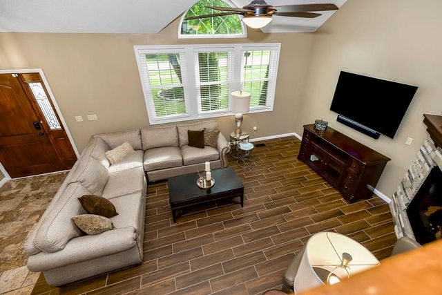 906 16th Avenue S, Greenwood, MO 64034