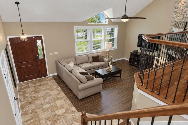 906 16th Avenue S, Greenwood, MO 64034