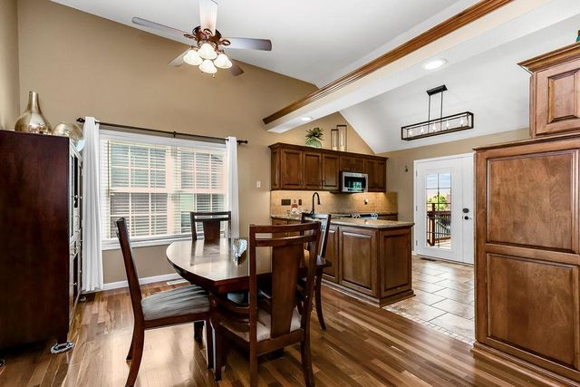 906 16th Avenue S, Greenwood, MO 64034