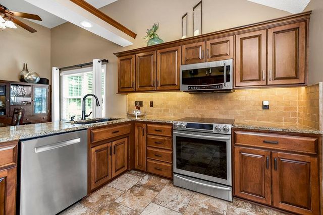 906 16th Avenue S, Greenwood, MO 64034