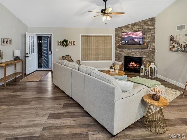 336 Falcon View Drive, Washington, MO 63090