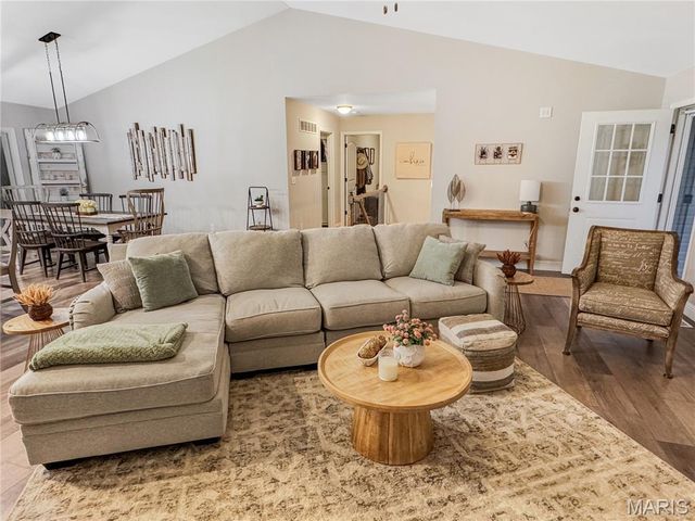 336 Falcon View Drive, Washington, MO 63090