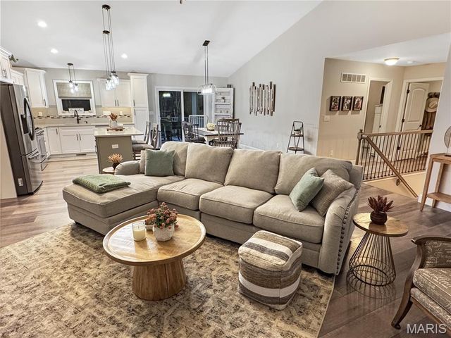 336 Falcon View Drive, Washington, MO 63090