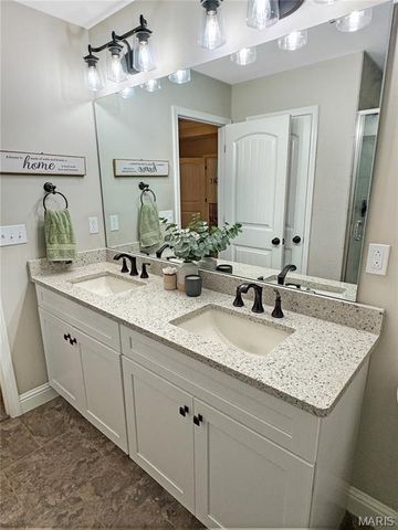 336 Falcon View Drive, Washington, MO 63090