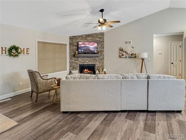 336 Falcon View Drive, Washington, MO 63090