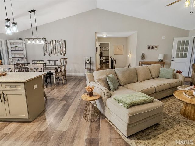 336 Falcon View Drive, Washington, MO 63090