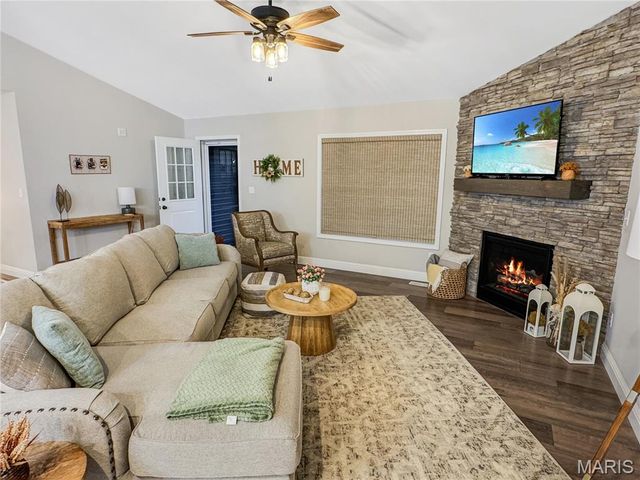 336 Falcon View Drive, Washington, MO 63090