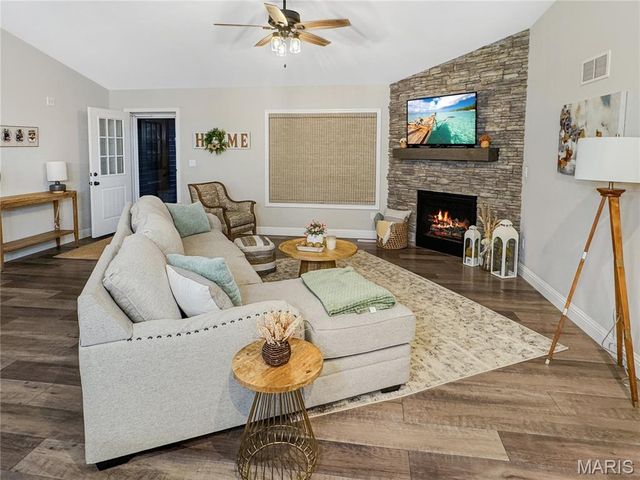 336 Falcon View Drive, Washington, MO 63090