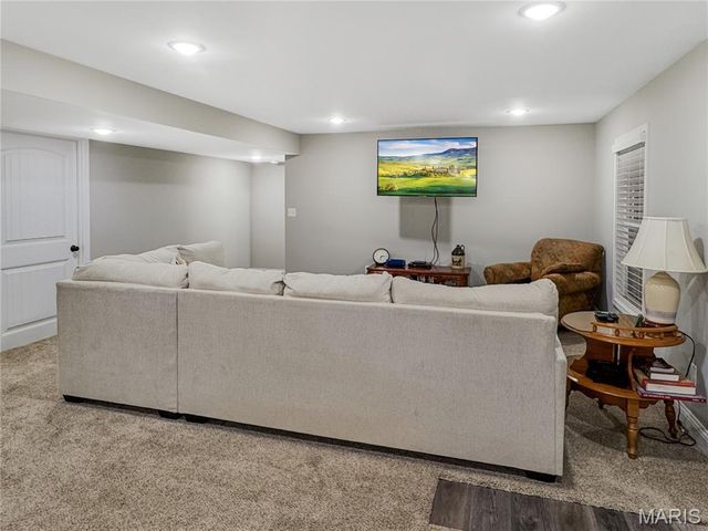 336 Falcon View Drive, Washington, MO 63090