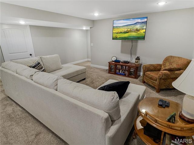 336 Falcon View Drive, Washington, MO 63090