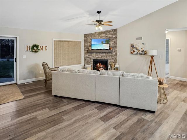 336 Falcon View Drive, Washington, MO 63090