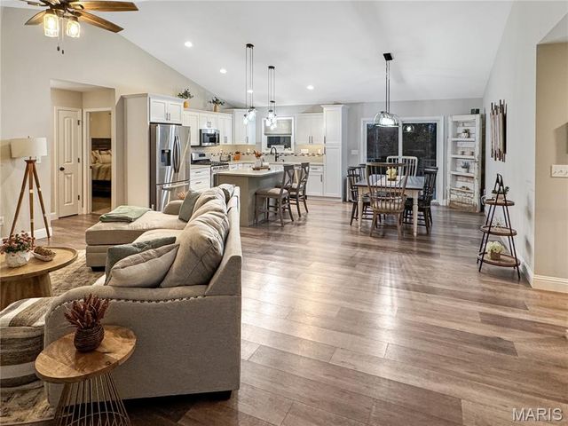 336 Falcon View Drive, Washington, MO 63090