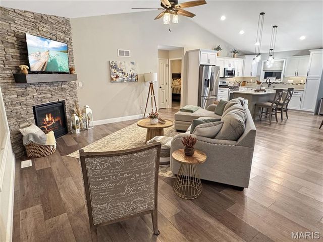 336 Falcon View Drive, Washington, MO 63090