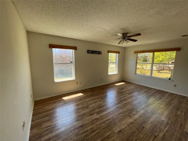 1005 Weiss Avenue, Princeton, TX 75407