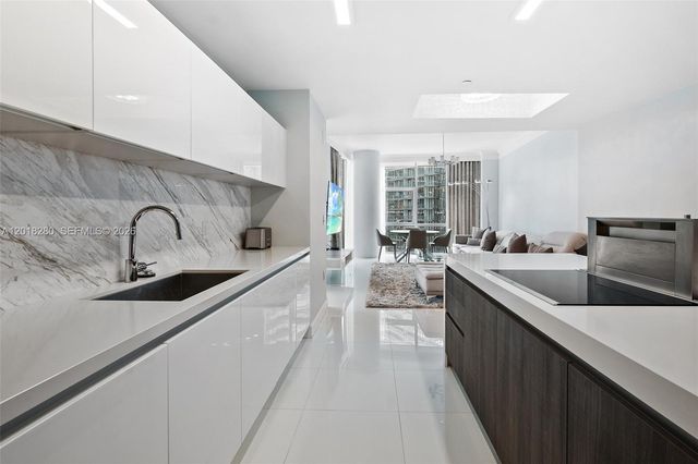 851 NE 1st Ave 3111, Miami, FL 33132