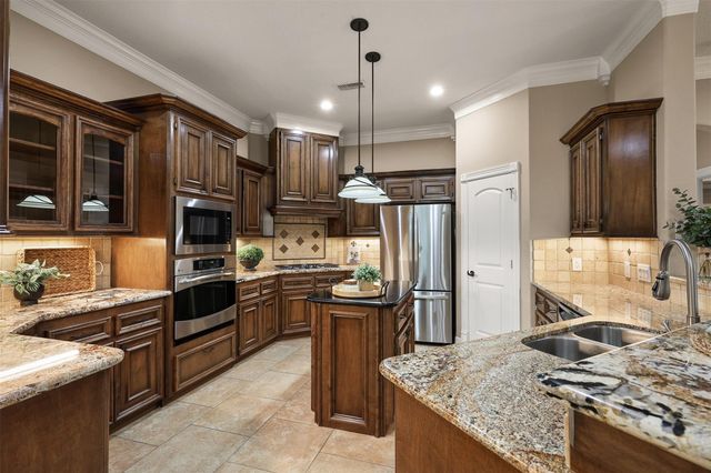 2214 W Lonesome Dove Drive, Deer Park, TX 77536