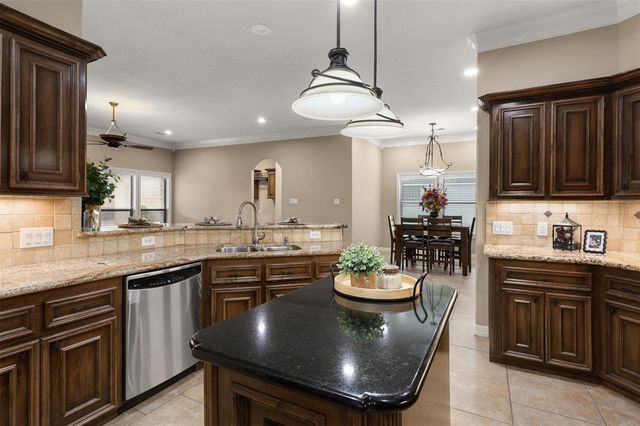 2214 W Lonesome Dove Drive, Deer Park, TX 77536