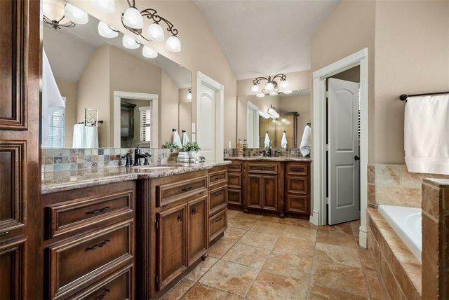 2214 W Lonesome Dove Drive, Deer Park, TX 77536